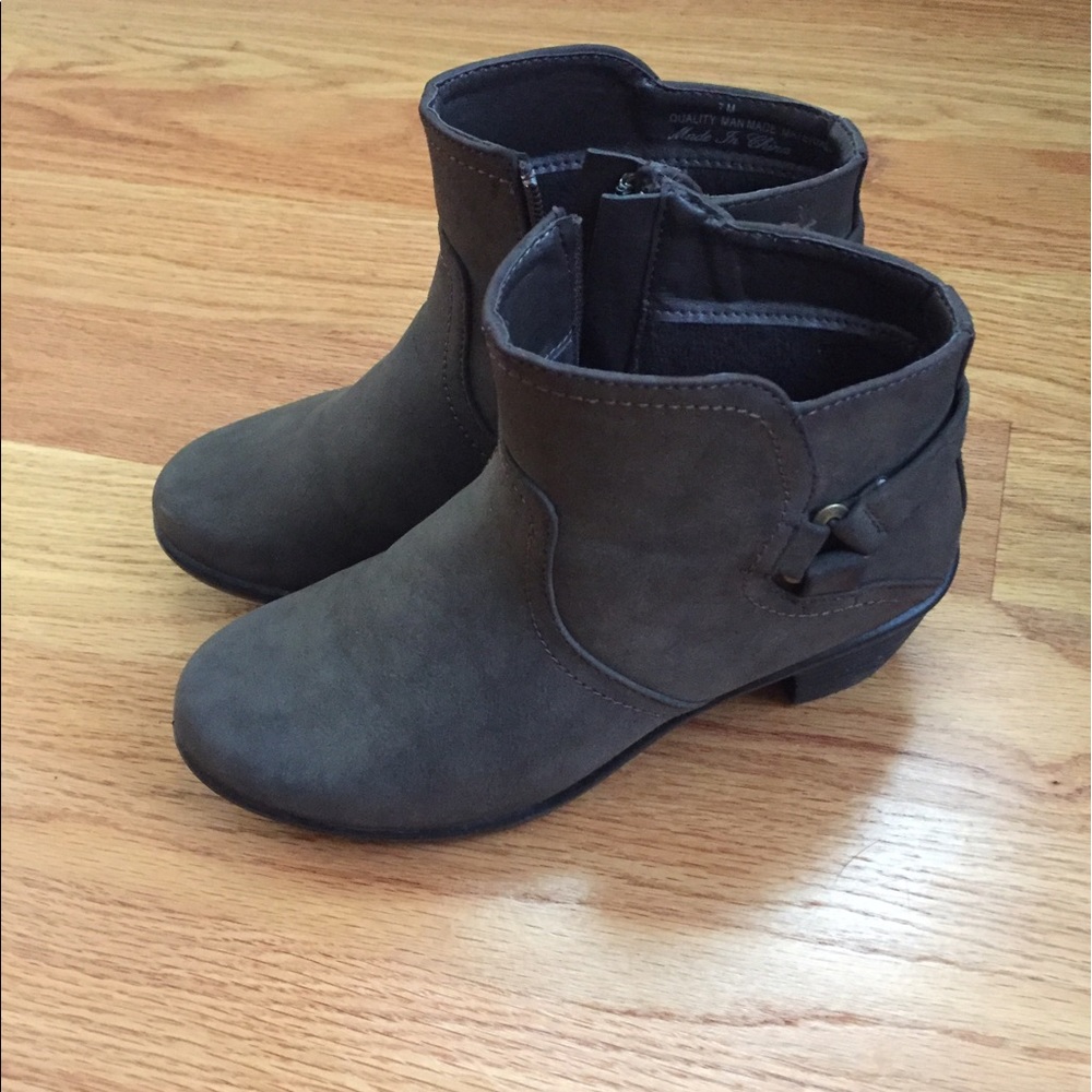 Easy Street booties size 7
