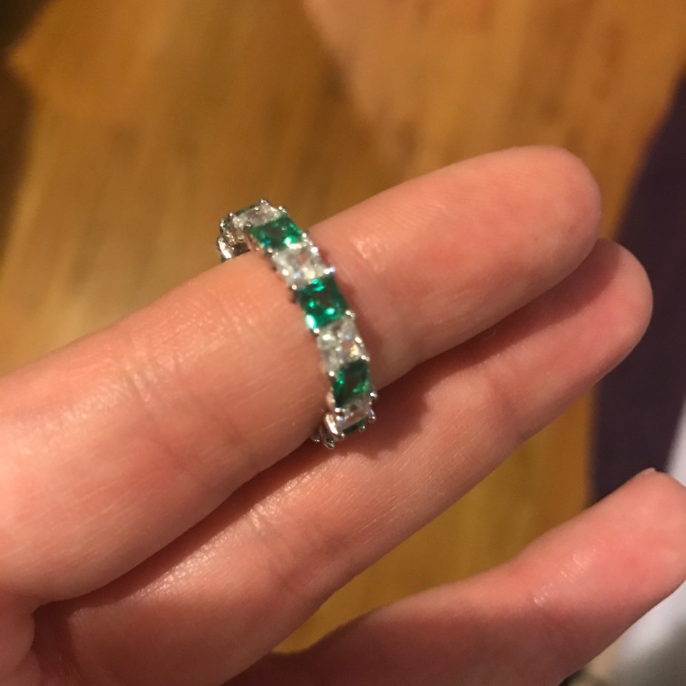 Beautiful emerald and diamond infinity ring