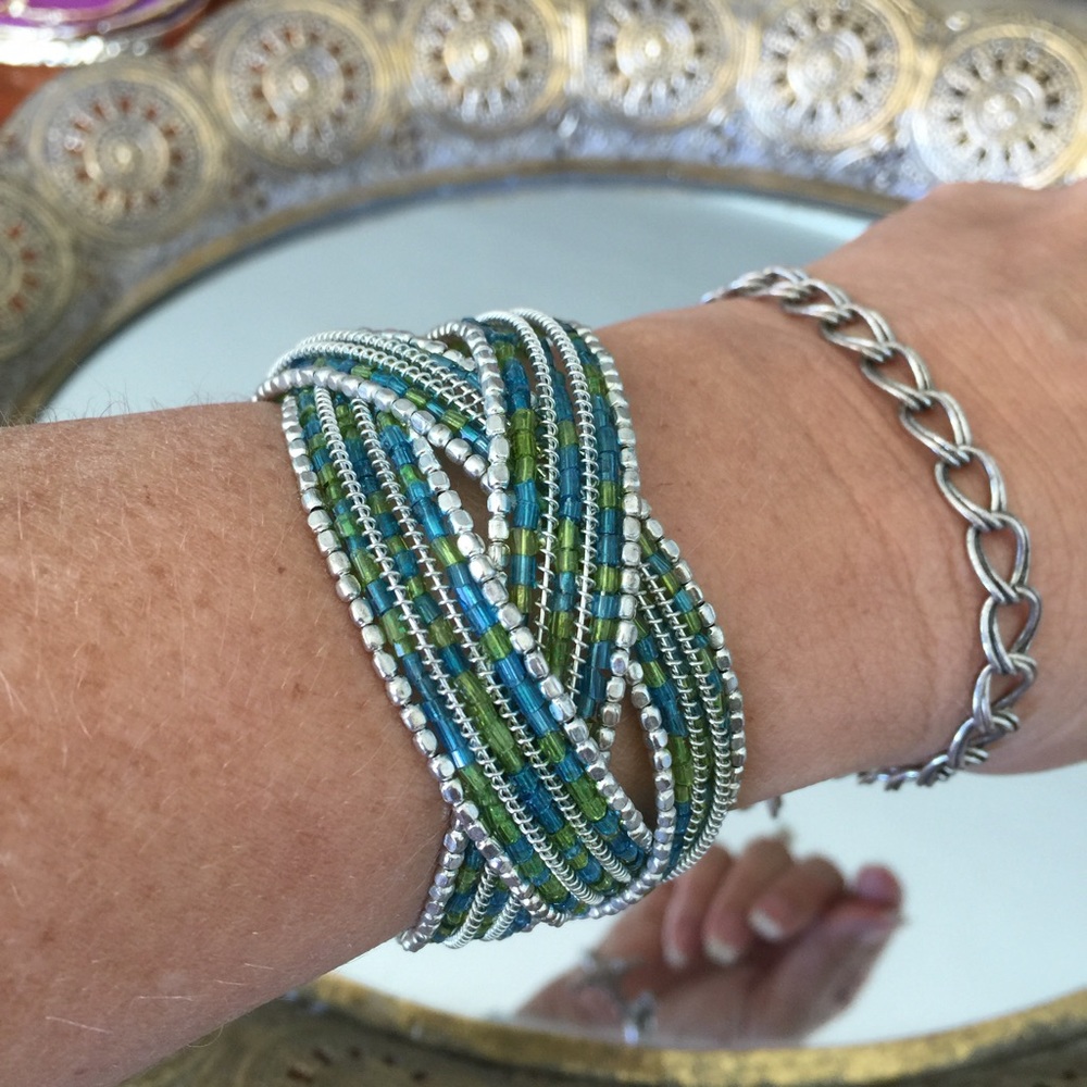 HP 9/7 🎉 Beaded braided bracelet/cuff turquoise