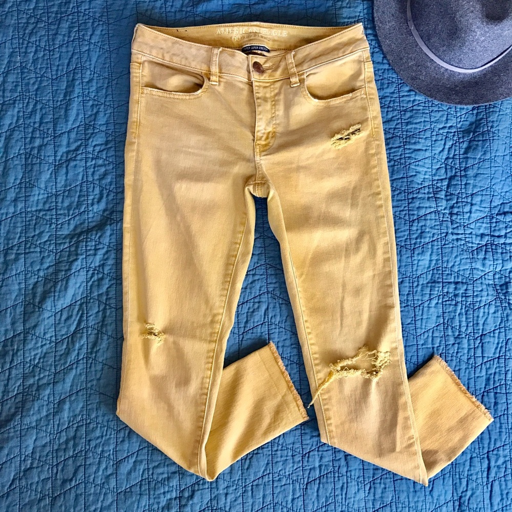 AMERICAN EAGLE JEANS SIZE 4.