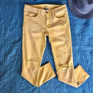 AMERICAN EAGLE JEANS SIZE 4.