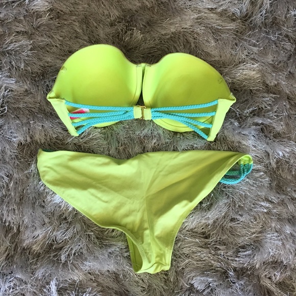 HOST PICK 💞 Victoria's Secret Bikini Swim Set - Picture 2 of 4
