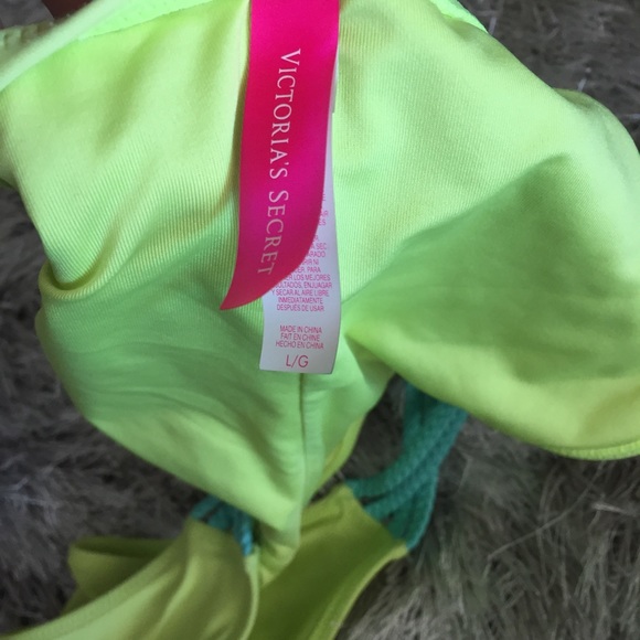 HOST PICK 💞 Victoria's Secret Bikini Swim Set - Picture 4 of 4