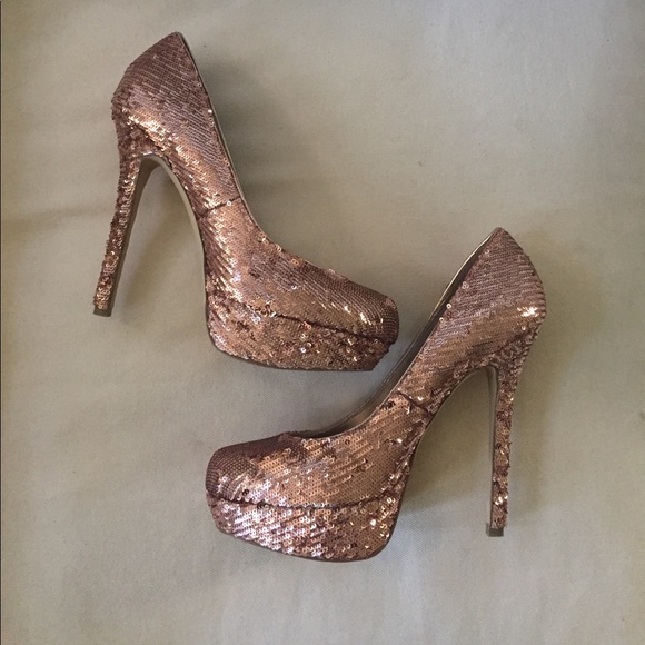 Steve Madden Shoes - Sexy Gold Sequin Steve Madden Platform Heels Sz 9