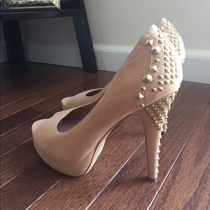 Vince Camuto MISSIE Nude Studded Peep-toe Pumps