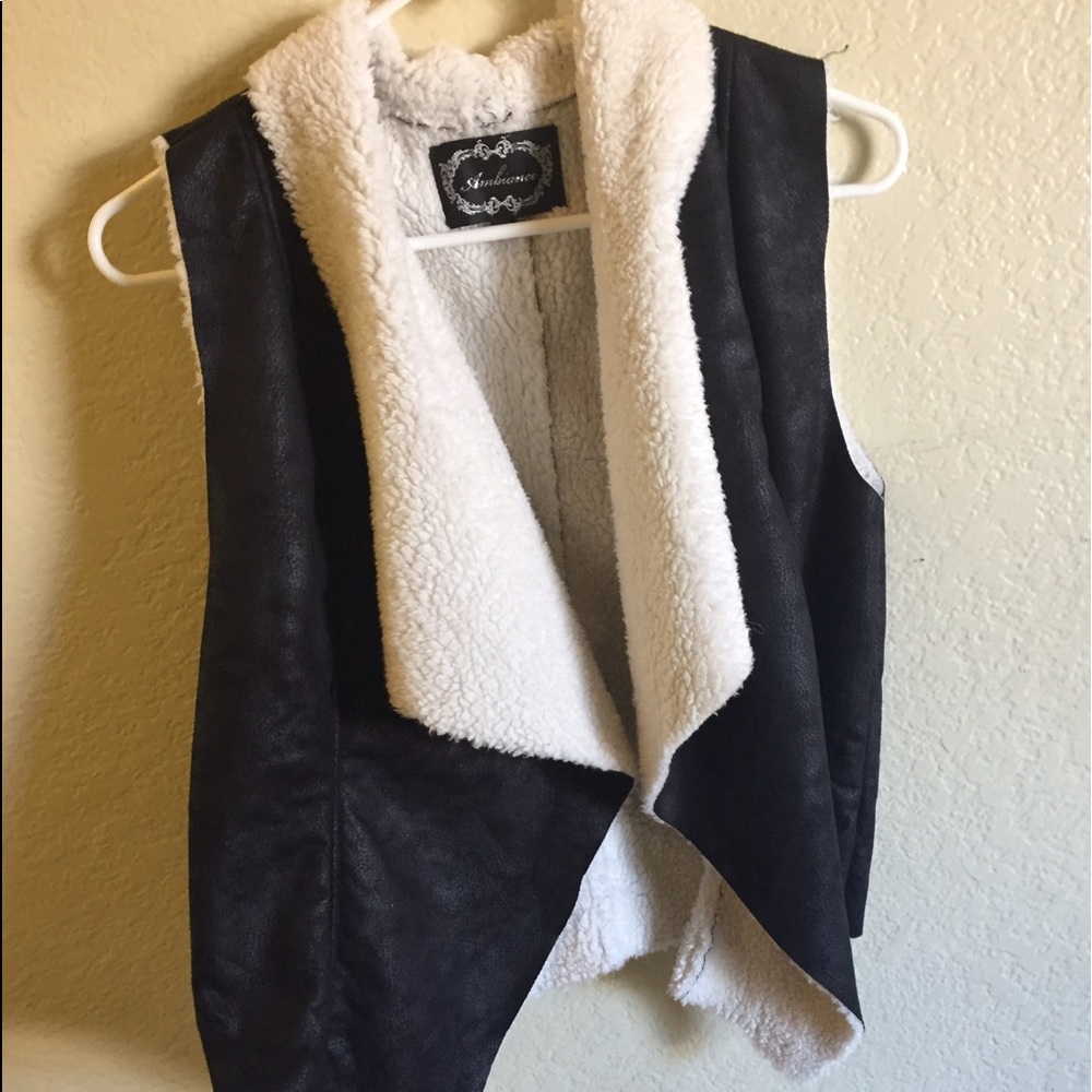Sueded & Furry Sleeveless Sweater / size M