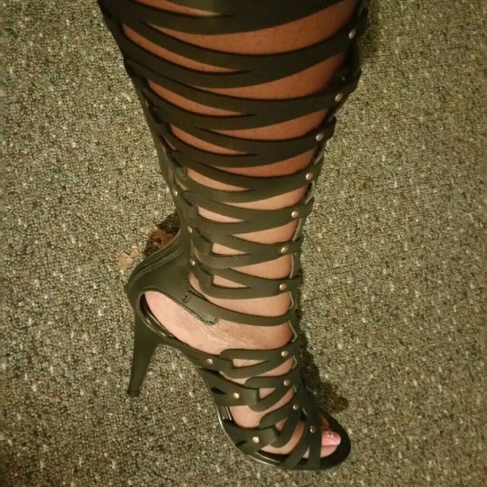 **SOLD***  Sexy Fab Gladiator Sandals - Black