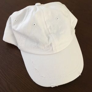 A white casual baseball cap⚾️🎀