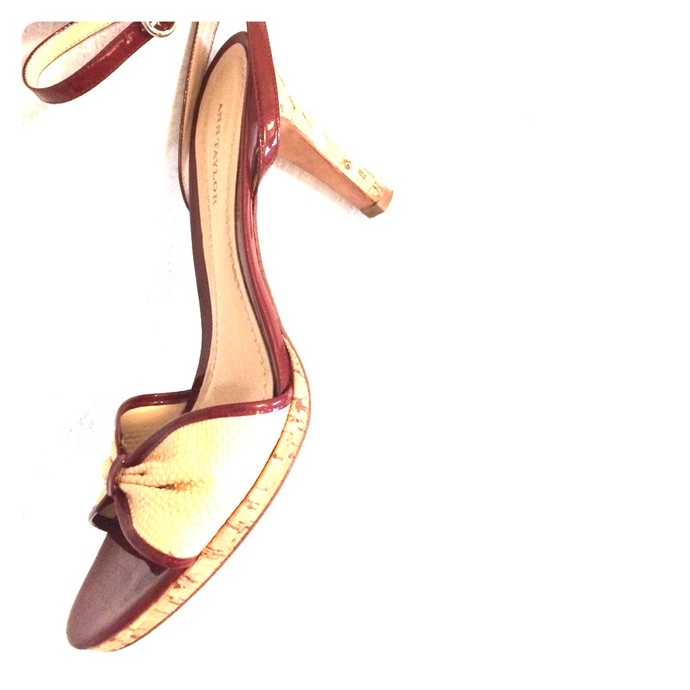 💕Ann Taylor Red / Cream Heels