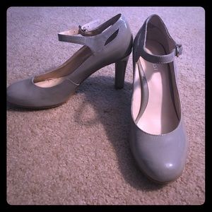Gray/Neutral Round toe Heels