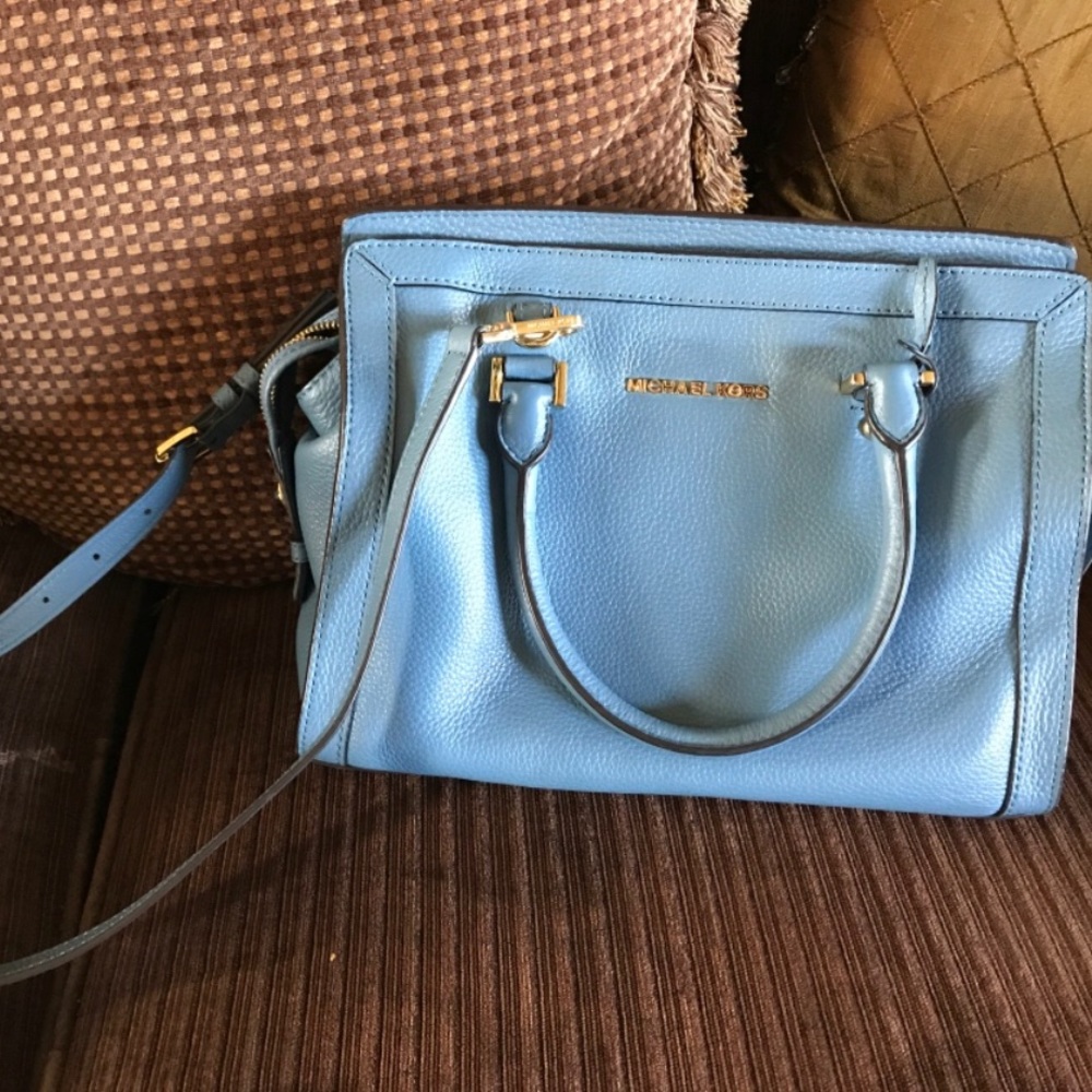 Micheal kors purse.