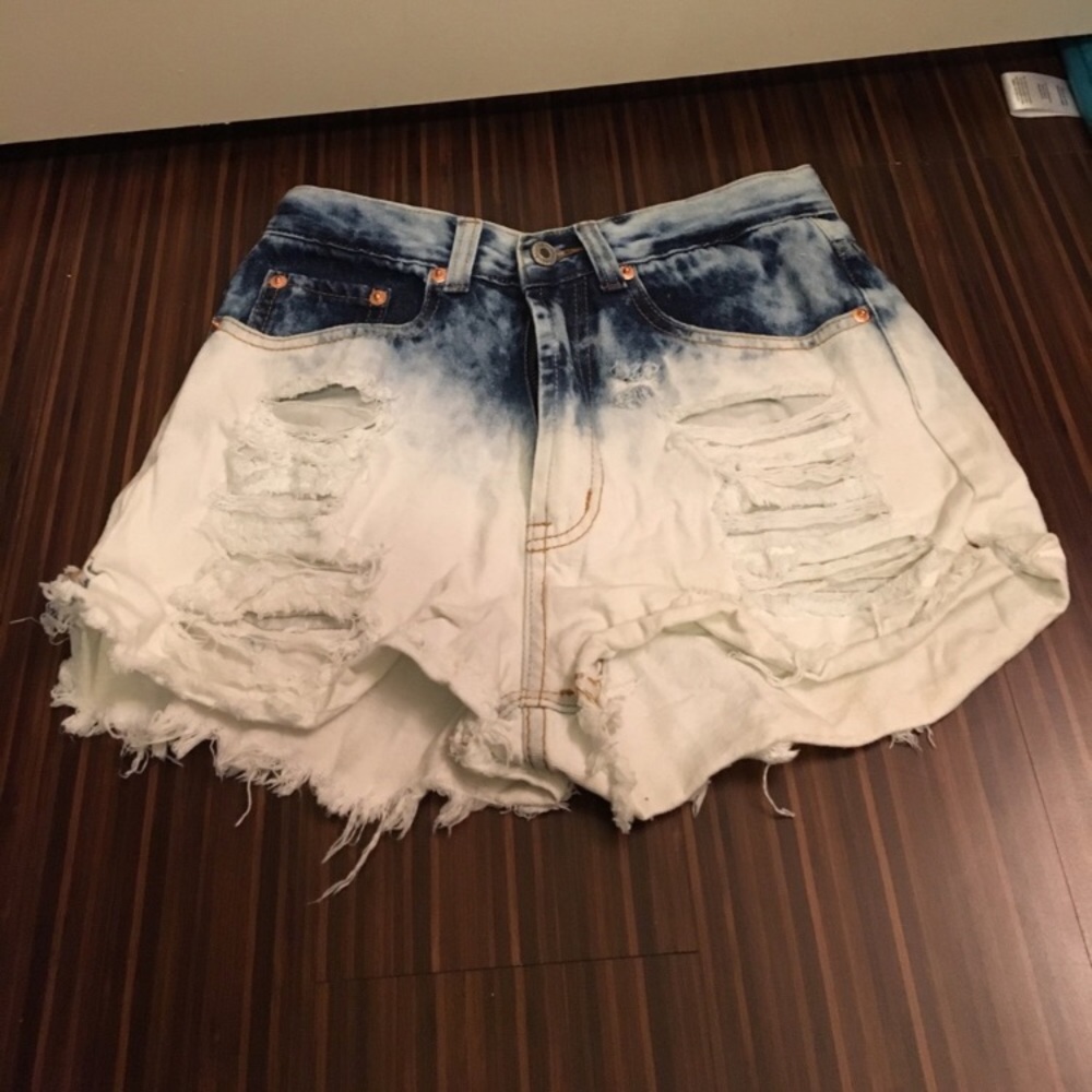 Acid washed gradient shorts