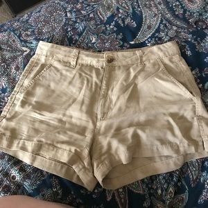 American Eagle kaki shorts size 8