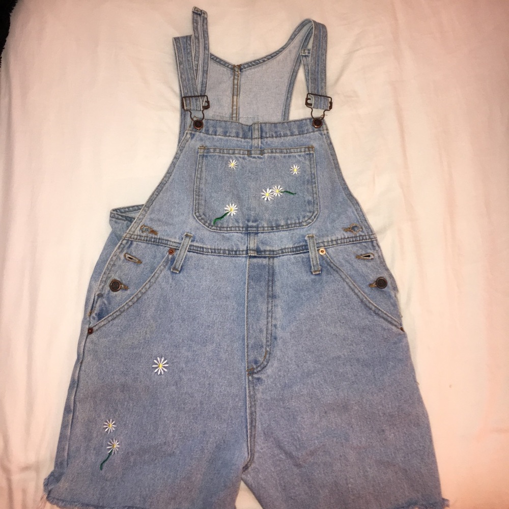 Light blue Overall shorts w/ flower embroidery