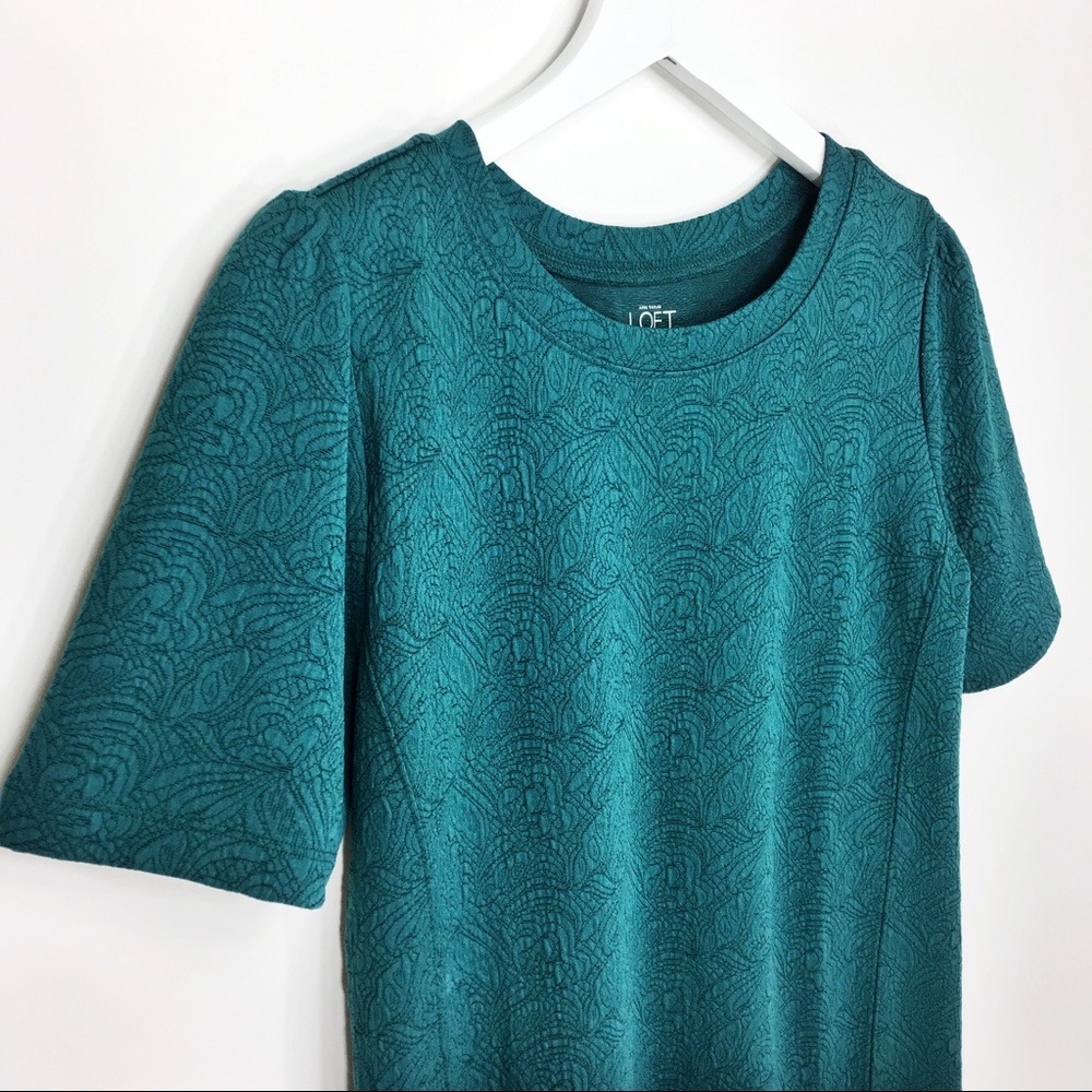 Ann Taylor Loft Embroidered Green Tee Blouse Top