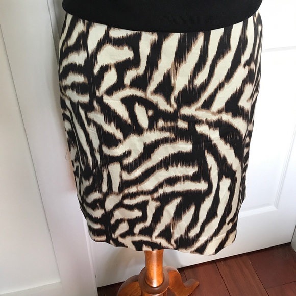 Ann Taylor Dresses & Skirts - Ann Taylor animal print skirt - Size 10