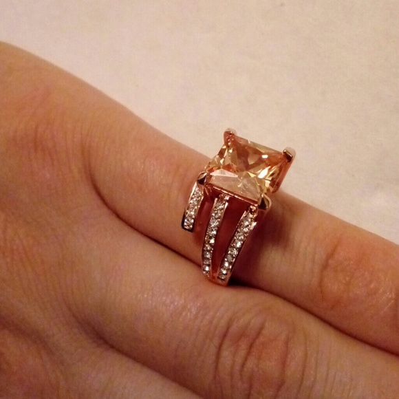 Gorgeous morganite CZ ring. - Picture 4 of 5
