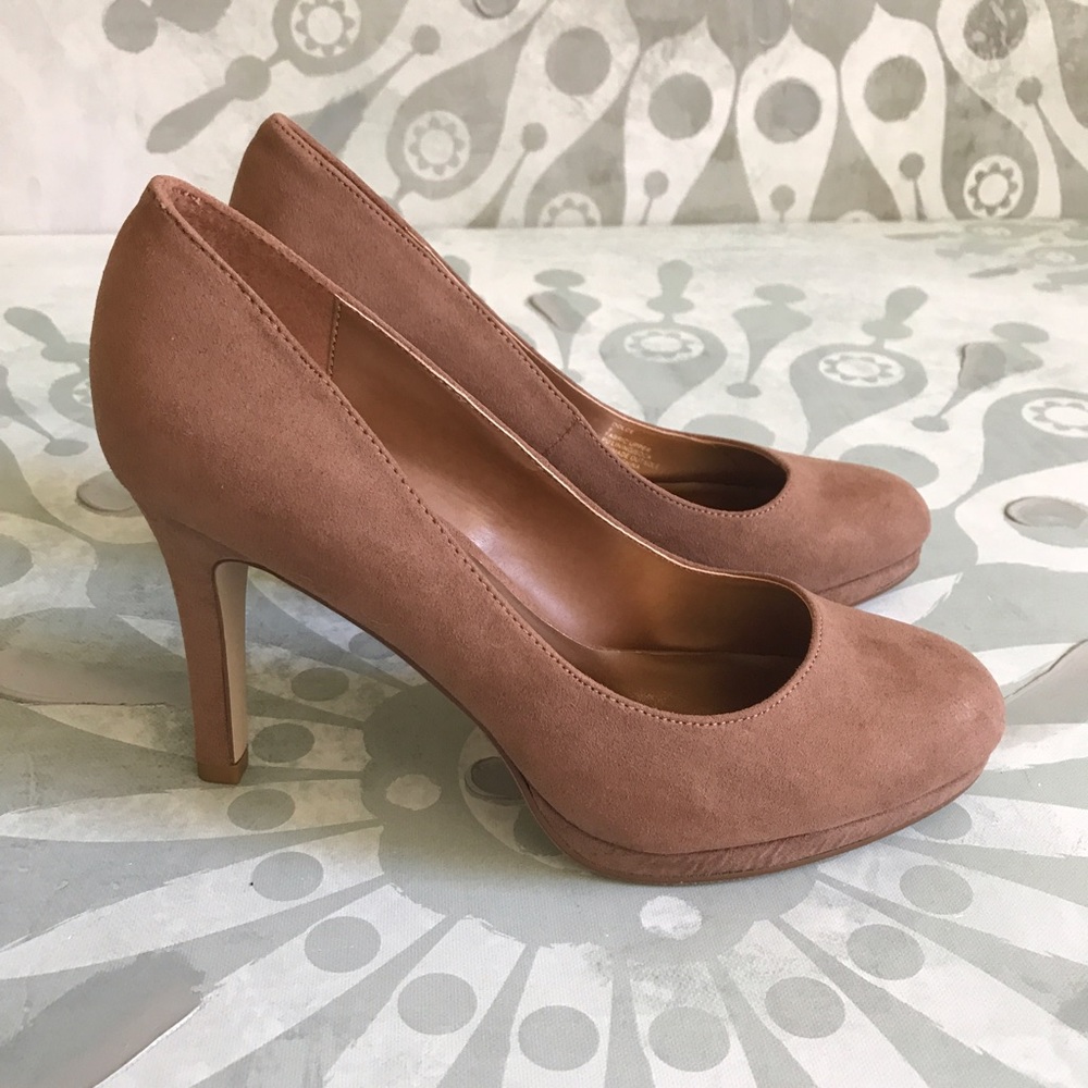 {Madden Girl} Dolce Dark Nude Faux Suede Pumps - Picture 3 of 6