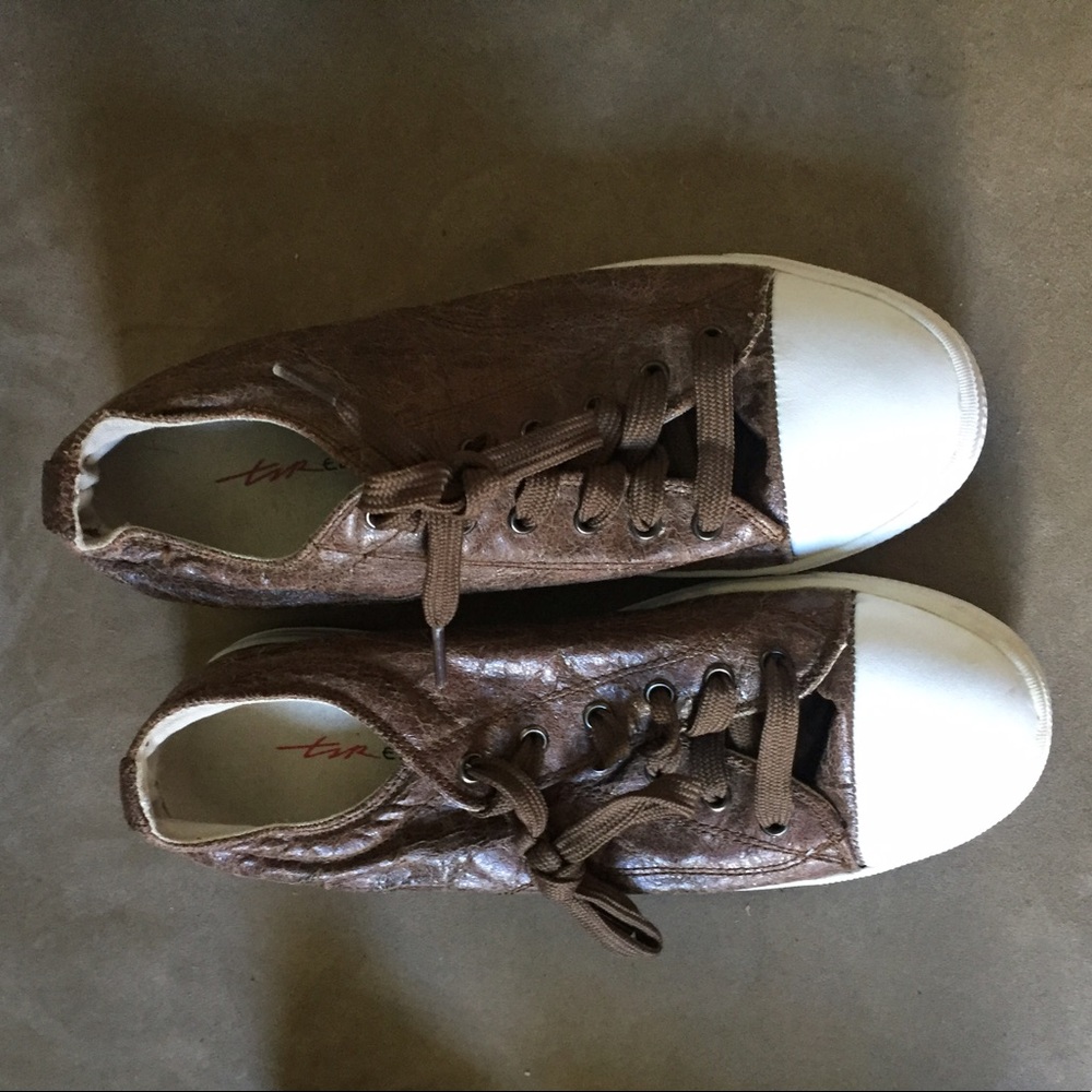 T2R Footwear Brown Leather Sneakers / size 7