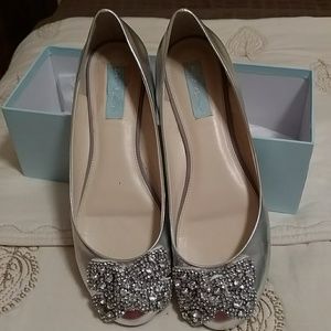 Betsey Johnson Silver flats