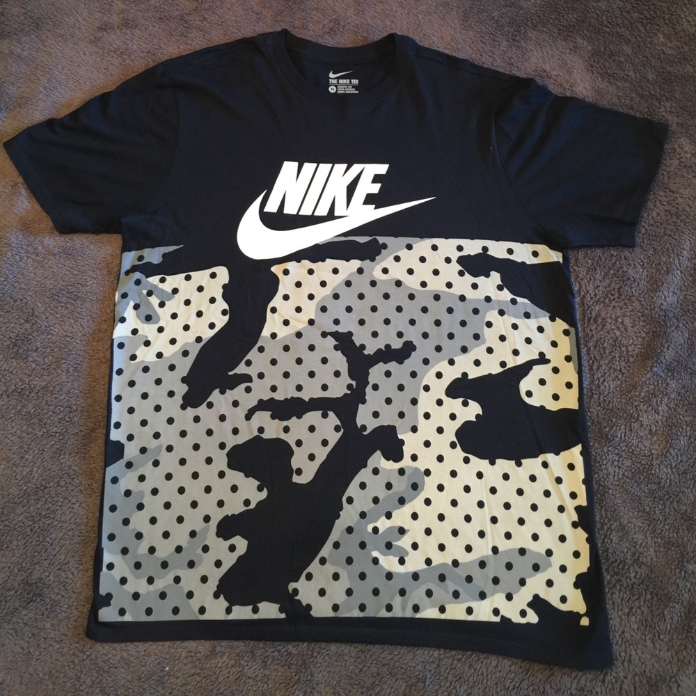 Nike camo athletic cut tee