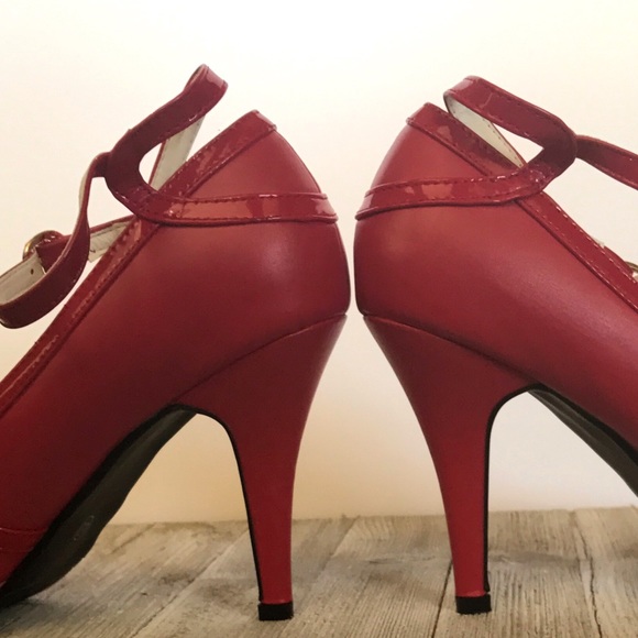 Get More Beauty Red Strap Vintage Inspired Heels - Picture 5 of 8