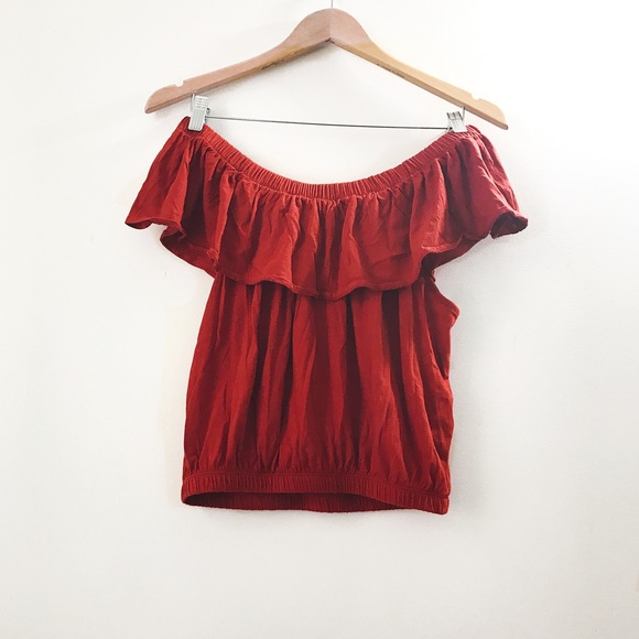 Zara Tops - Zara off the shoulder crop top