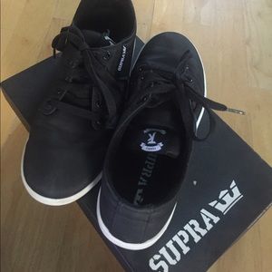 Black and white supra's