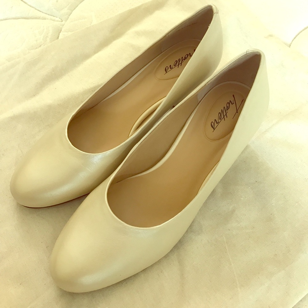 Trotters Candela Pump in White Pearl