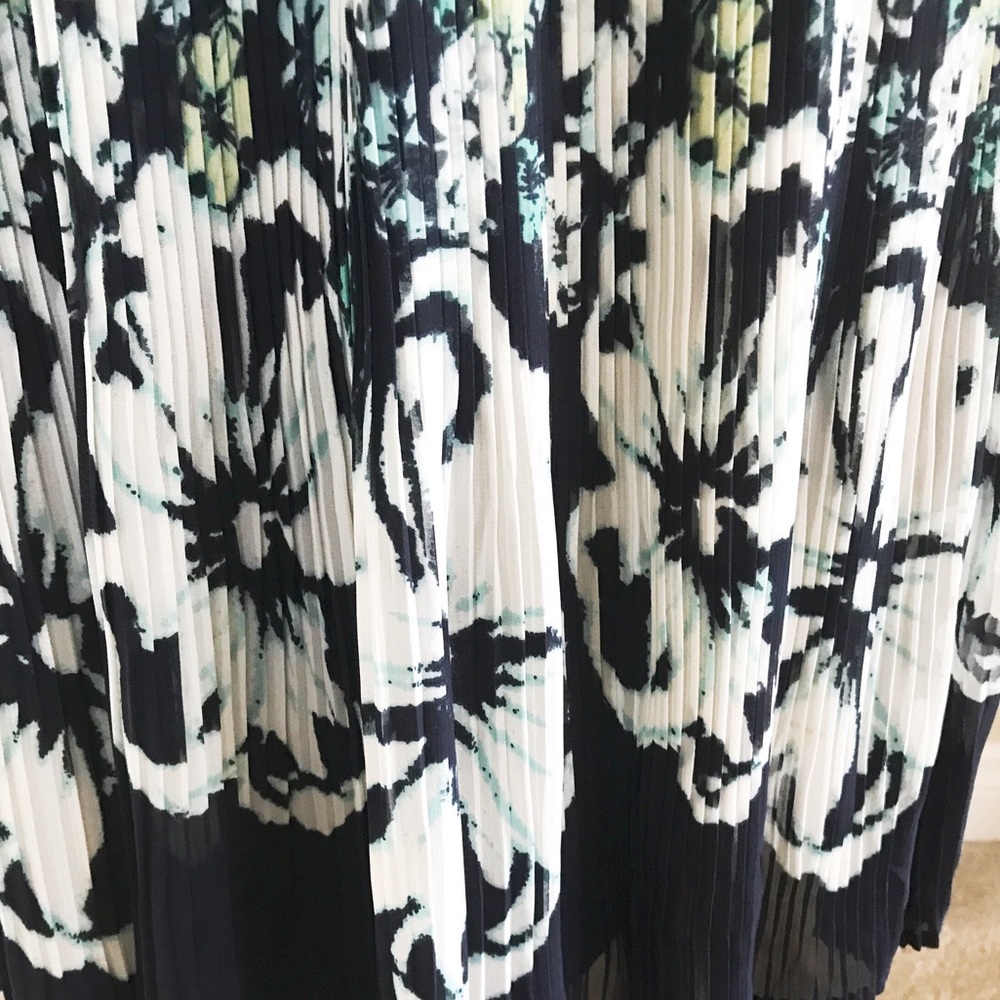 Lauren Conrad chiffon dress - Picture 4 of 6