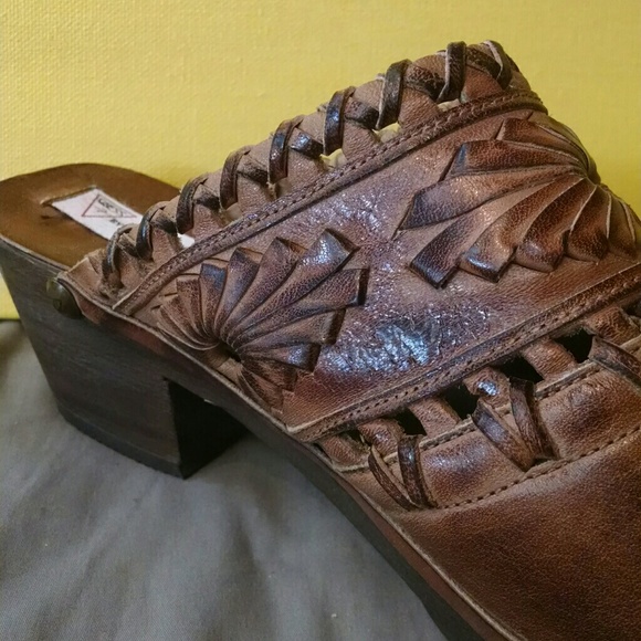 Vintage GUESS Leather Clogs - Picture 7 of 8
