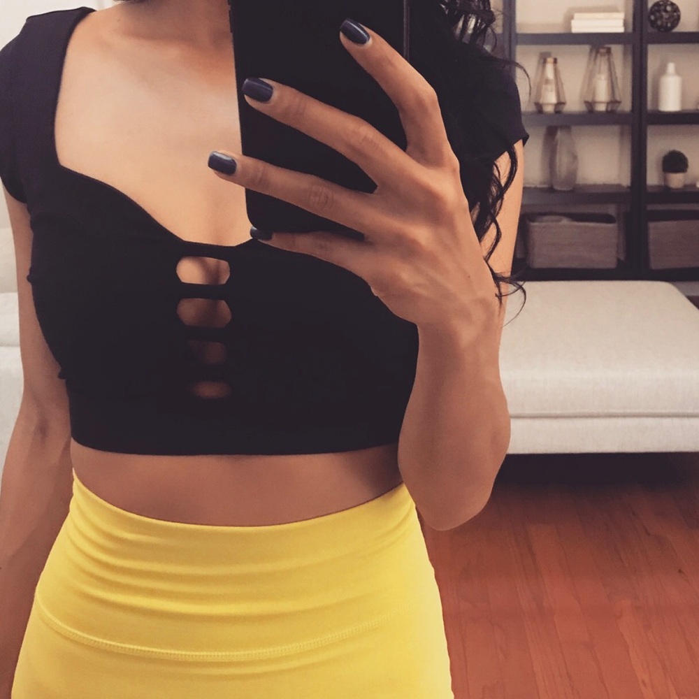 🆕BEBE Black Cap Sleeve Crop Top
