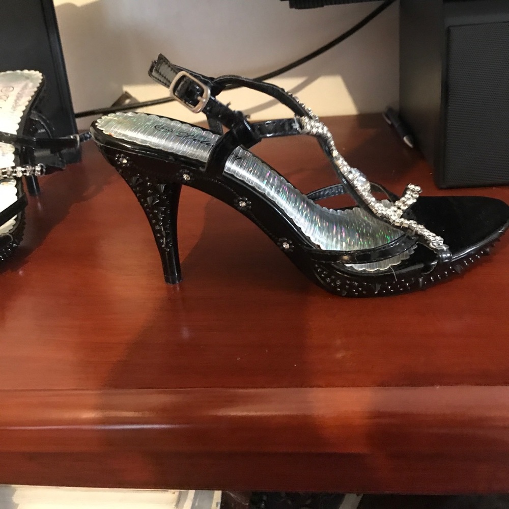 Delicacy rhinestone heels