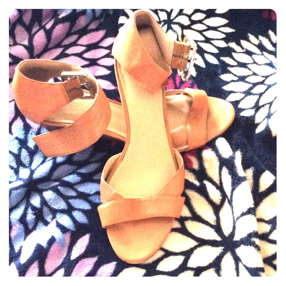 Nine West tan sandals