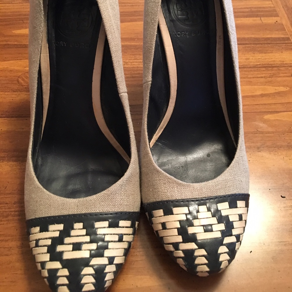 Tory Burch Tan & Navy Blue heel, 8.5.