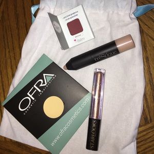 Makeup bundle