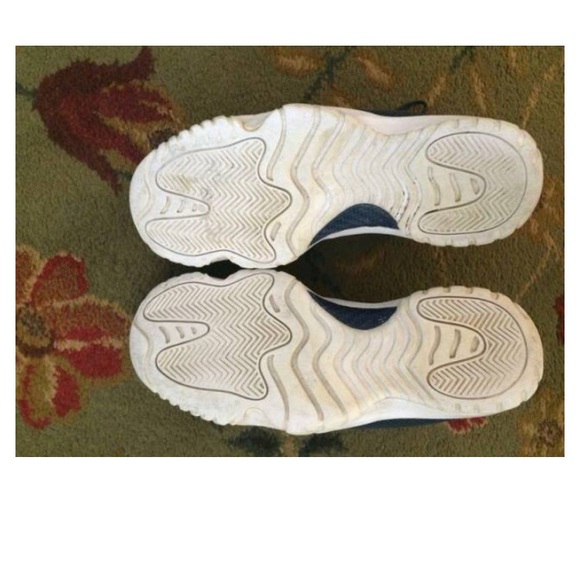 Size 9 original box need gone asap - Picture 2 of 4