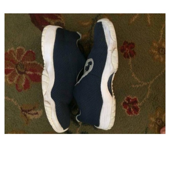 Size 9 original box need gone asap - Picture 3 of 4