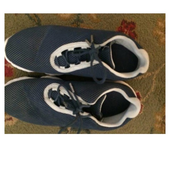 Size 9 original box need gone asap - Picture 4 of 4