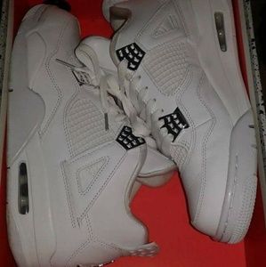 Retro 4 size 10