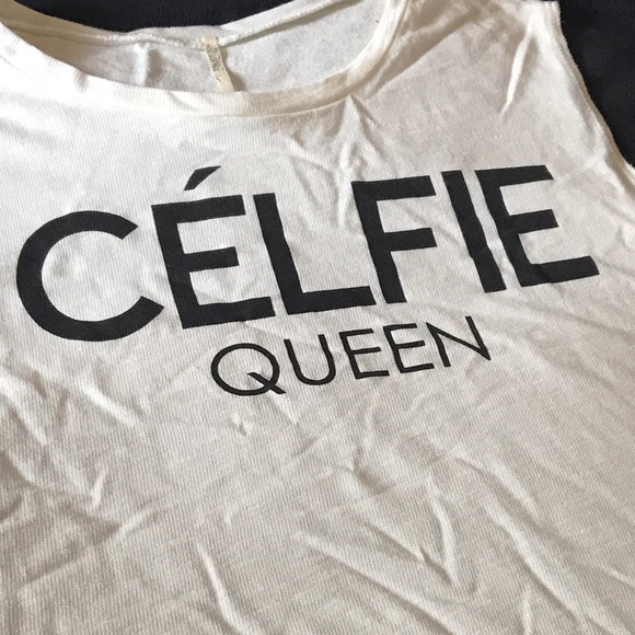 "Célfie Queen" crop top ♡ - Picture 2 of 2