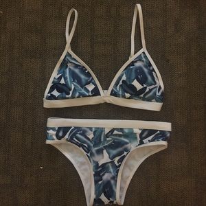 Blue tropical print bikini!!👙👙👙