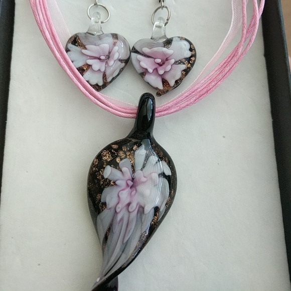 Italian glass pendant necklace and earring set - Picture 1 of 2