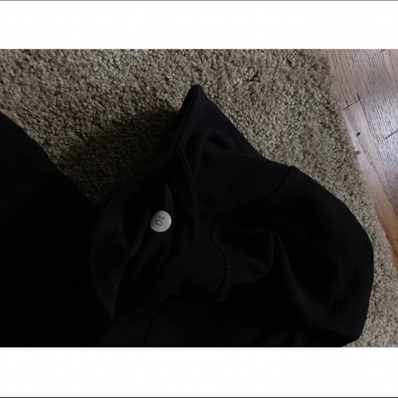 Black Lululemon Wonder Under Leggings - Picture 4 of 4
