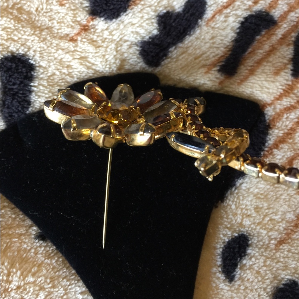 Flower Brooch - Picture 4 of 4