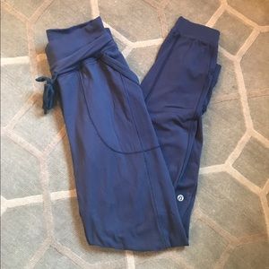 Lulu Lemon Joggers (navy blue)