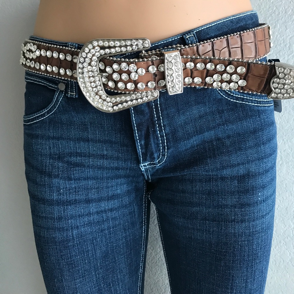 Size Large genuine leather belt with silver stud