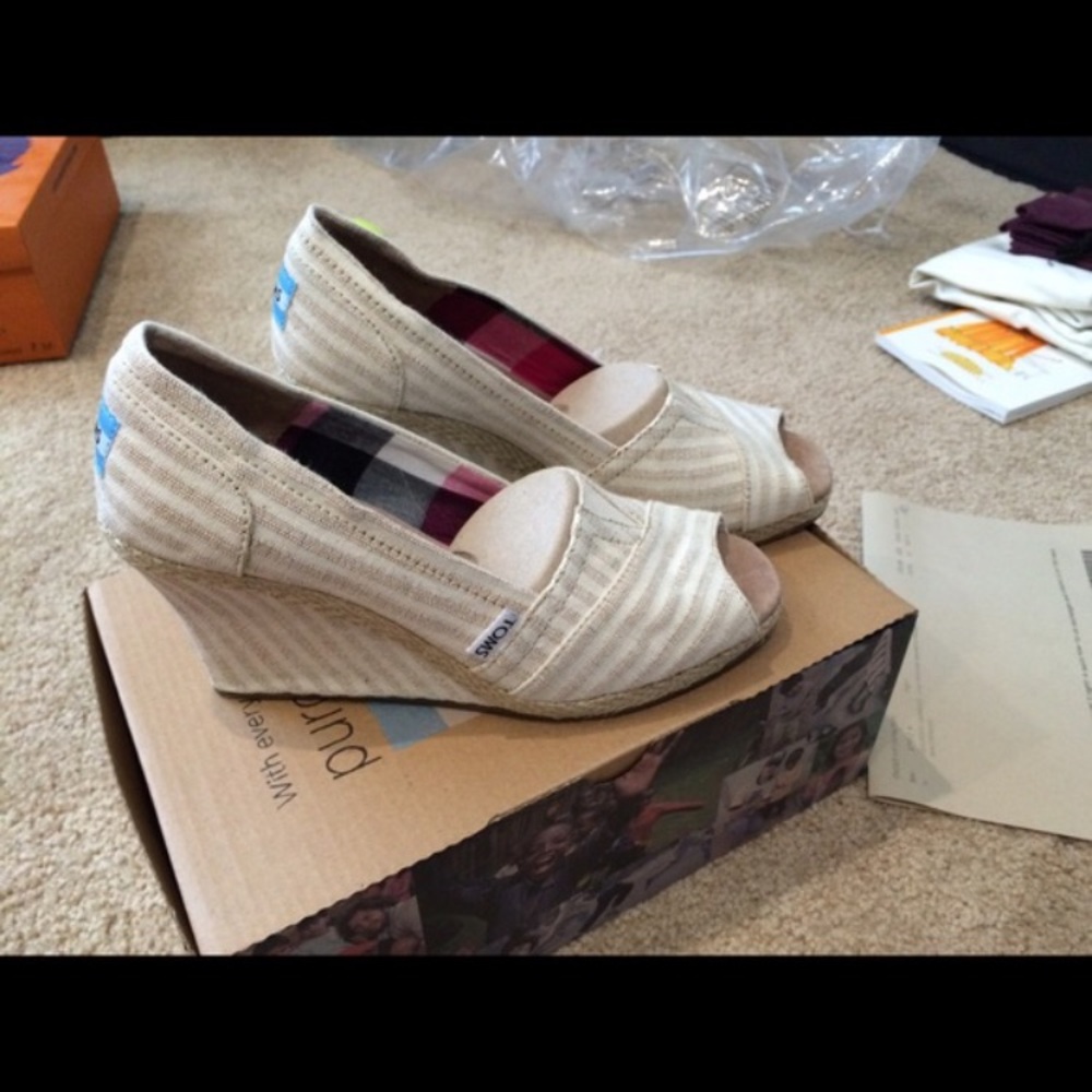 TOMS wedges