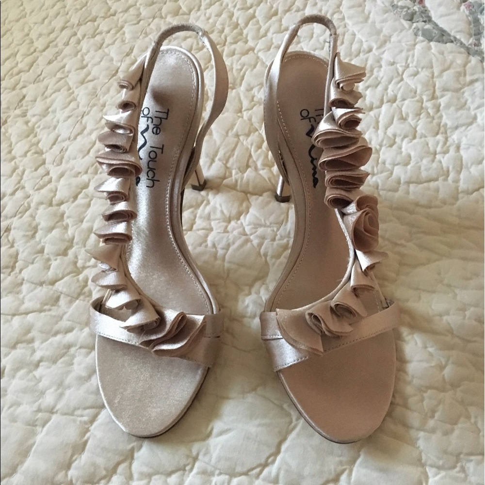 Beautiful Heels - Picture 2 of 4