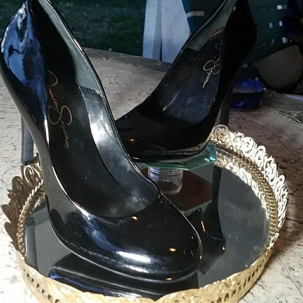 Jessica Simpson black patent leather pumps